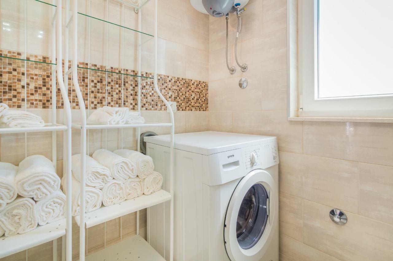 Apartment "On The Beach" トロギール エクステリア 写真