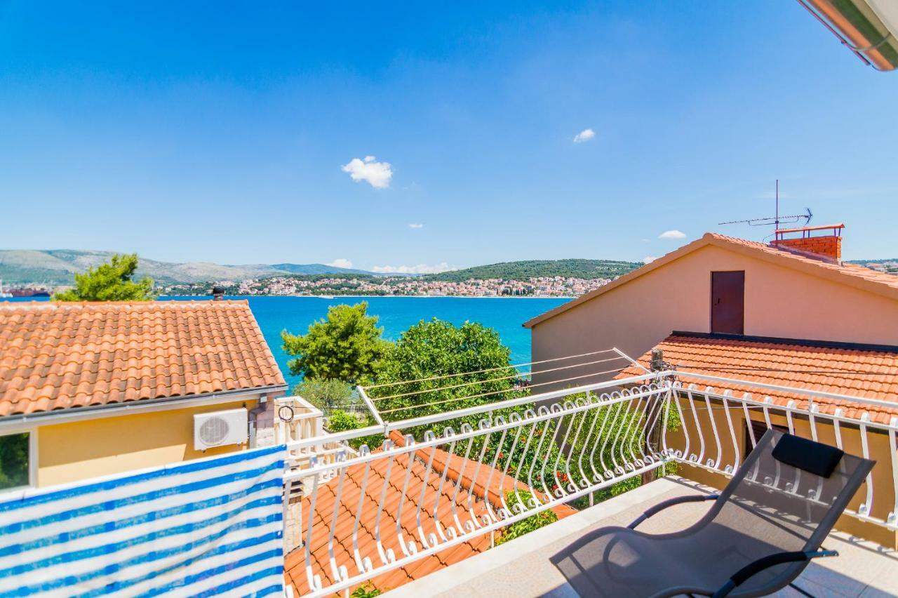 Apartment "On The Beach" トロギール エクステリア 写真