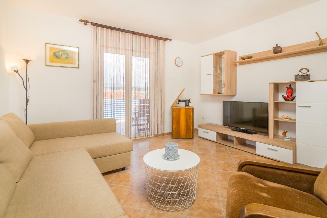Apartment "On The Beach" トロギール エクステリア 写真