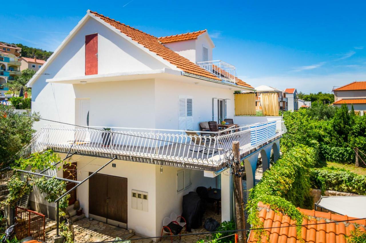 Apartment "On The Beach" トロギール エクステリア 写真